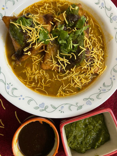 રગડા સમોસા (Ragda Samosa Recipe InGujarati) રેસીપી મુખ્ય ફોટો
