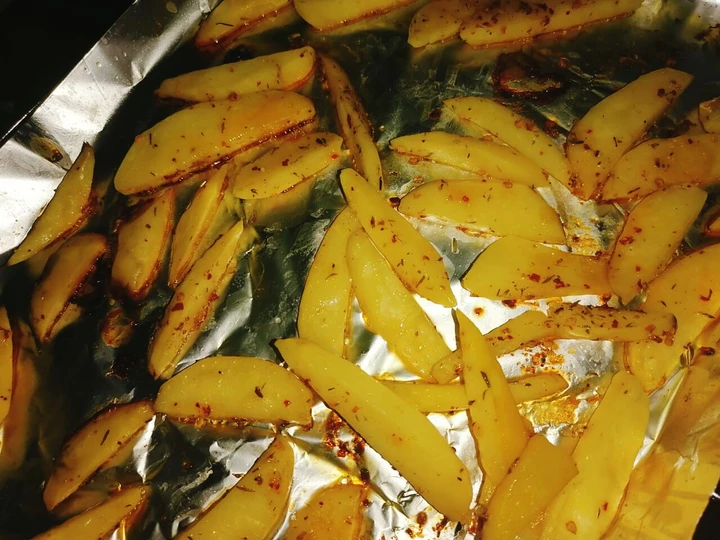 Easy Steps to Make Baked potato wedges which Delicious