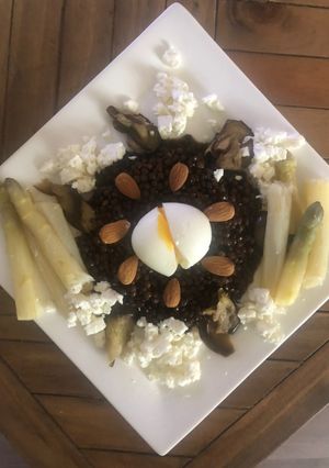 Une photo de Salade lentilles, asperges et feta