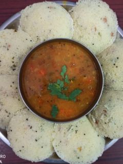 रवा इडली (rava idli recipe in Hindi) रेसिपी मुख्य फोटो
