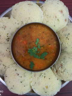 रवा इडली (rava idli recipe in Hindi) रेसिपी मुख्य फोटो