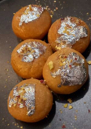 A picture of Thandai Mawa Kachori.