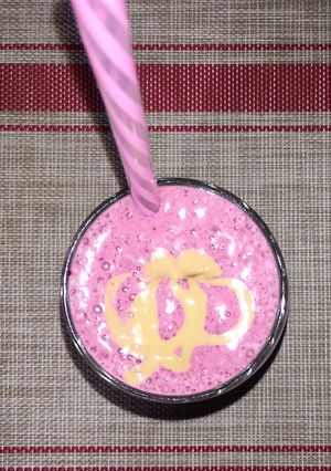 Foto principal de Smoothie sabor helado de fresa con frutos rojos