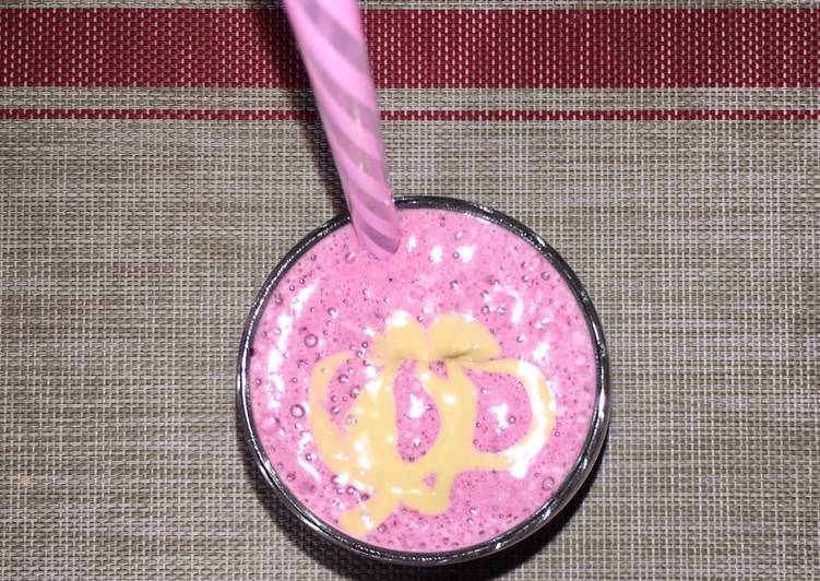 Smoothie sabor helado de fresa con frutos rojos