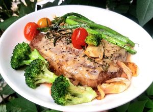 Hình của món Bò beefsteak sốt kem nấm.