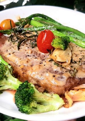Hình của món Bò beefsteak sốt kem nấm.