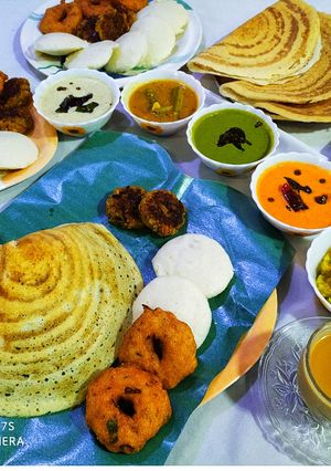 A picture of South Indian Healthy breakfast combo.