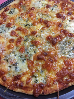 Una foto de Pizza 4 quesos