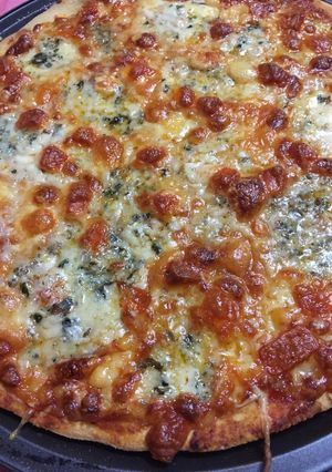 Una foto de Pizza 4 quesos
