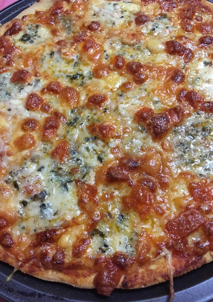 Una foto de Pizza 4 quesos