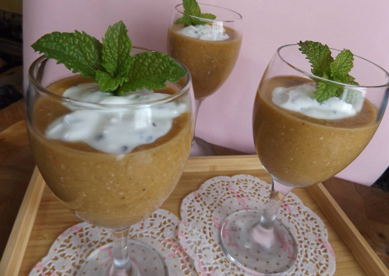 Postre de nectarinas y plátanos con avena y cacao