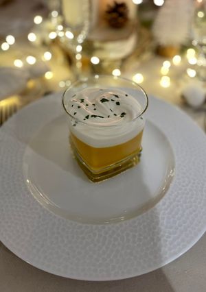 Une photo de Crème de carottes chaude & nuage de chantilly
