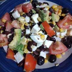 Una foto de Ensalada de frijol negro