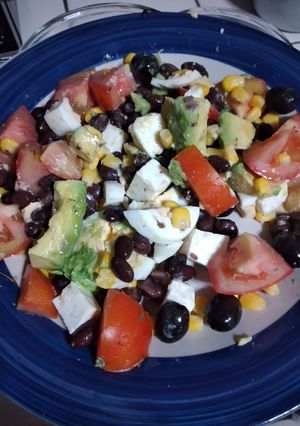 Una foto de Ensalada de frijol negro
