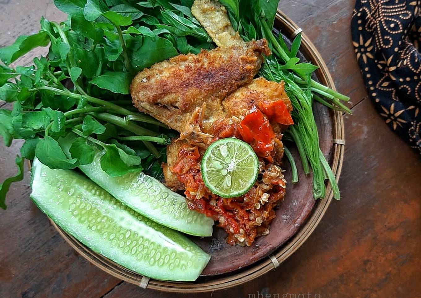 Pecel ayam sambel terasi jeru limau