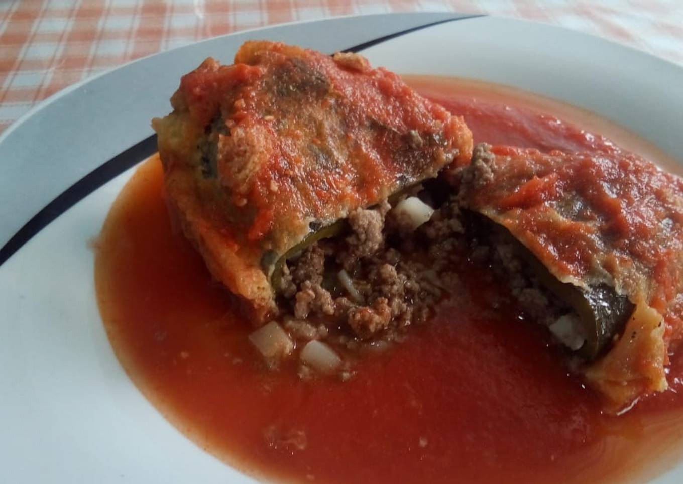 Chiles rellenos de carne molida