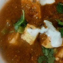 A picture of Matar paneer.