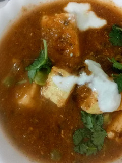 A picture of Matar paneer.
