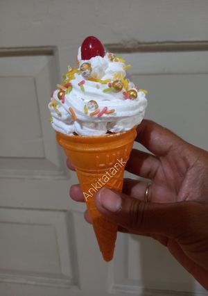 A picture of Cake in ice-cream cone.