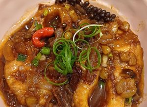 Hình của món Cá tầm kho tộ.