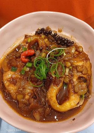 A picture of Vietnamese Braised Sturgeon in Clay Pot.