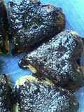 Mini bizcochos de banana, coco y jalea, con cobertura de chocolate
