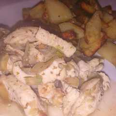Una foto de Salteado de pollo y cebolla