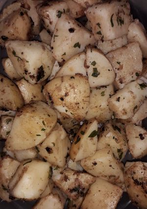 Una foto de (guarnición) Papas a la mantequilla perejil y limón