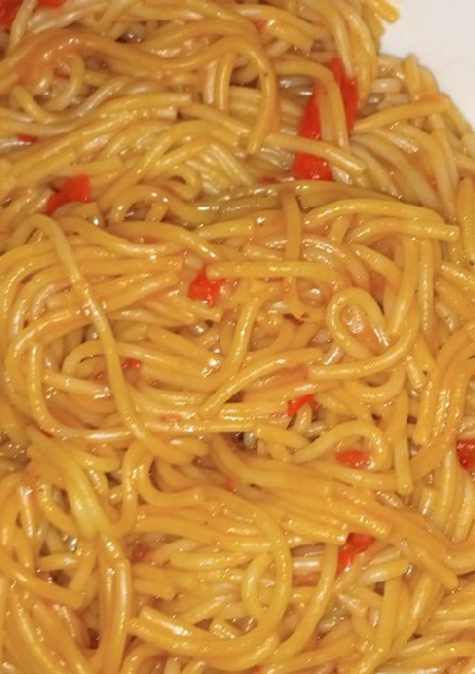 A picture of Spaghetti jollof.