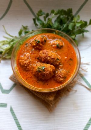 A picture of Raw papaya kofta curry.