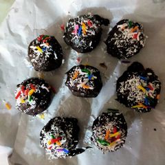 A picture of Yummy Coconut choco balls.