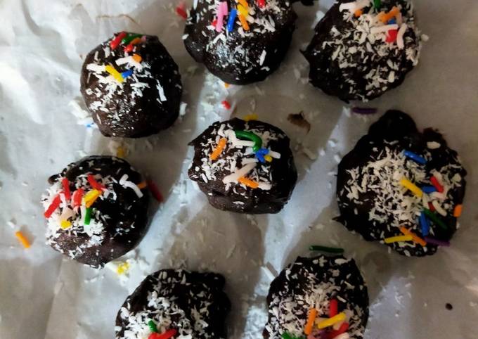 Yummy Coconut choco balls