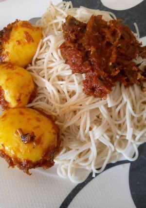 Spaghetti with source and egg ainihin hoton girkin