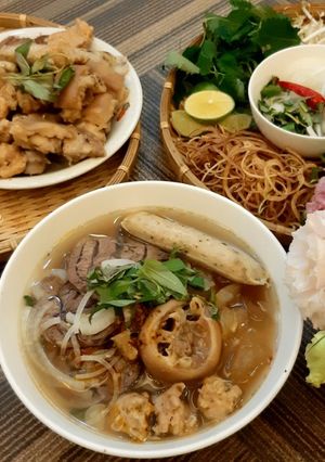 Hình của món Bún bò giò heo.