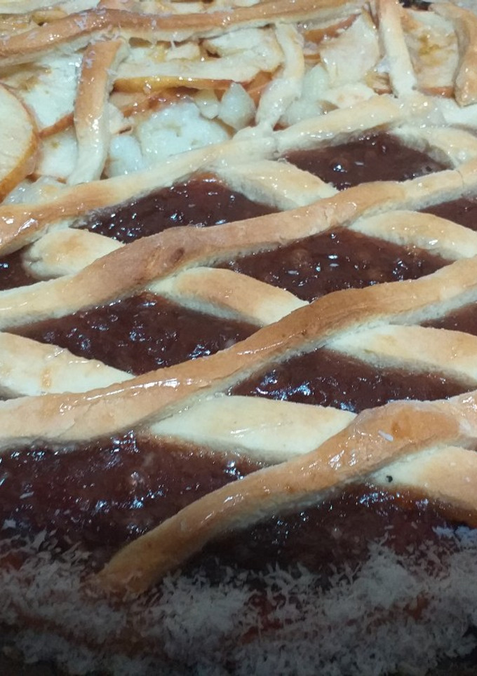 Una foto de Tarta frola para acompañar unos ricos mates 🥮