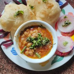 A picture of Chole bhature.
