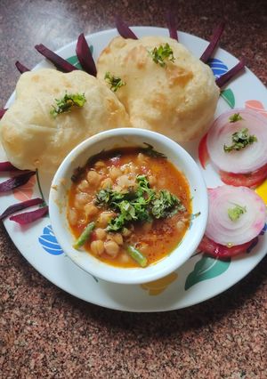 A picture of Chole bhature.