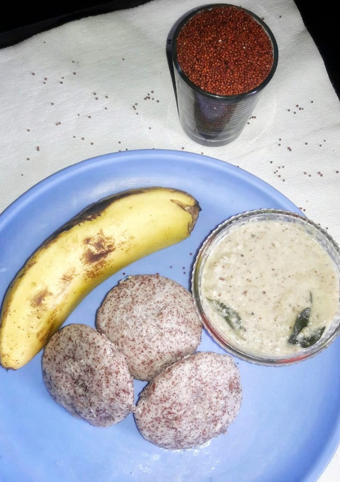 கன்னட பாரம்பரிய ராகி இட்லி (Raagi idli recipe in tamil) செய்முறை முக்கிய புகைப்படம்