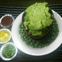 A picture of Peas and green garlic khichu.