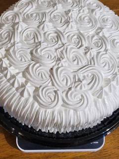 Una foto de Torta clásica sin gluten (bizcochuelo, merengue y dulce de leche)