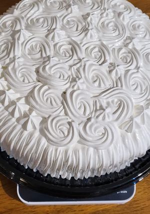 Una foto de Torta clásica sin gluten (bizcochuelo, merengue y dulce de leche)