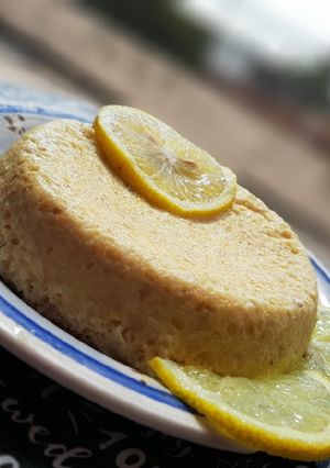Una foto de Budín de limón 🍋 en microondas