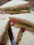 Sándwich de Choclo, Jamón, Lechuga y Aceitunas