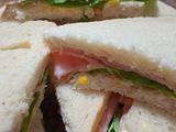Sándwich de Choclo, Jamón, Lechuga y Aceitunas