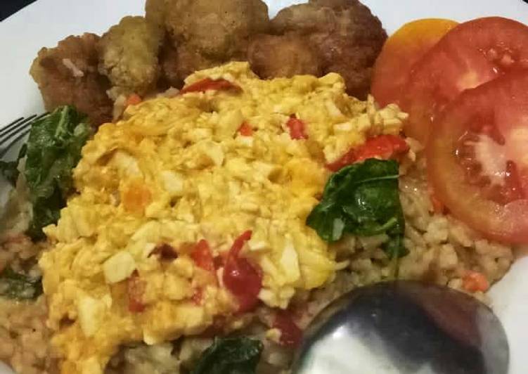 Nasi Goreng Bayam Saos Telur Asin