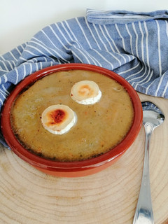 Una foto de Lentejas gratinadas con queso de cabra