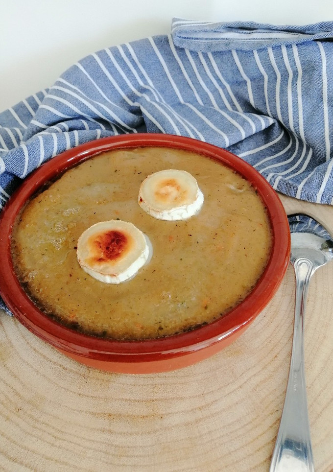 Una foto de Lentejas gratinadas con queso de cabra