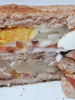Una foto de Super sándwich vegetal con lactonesa de soja