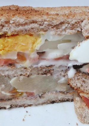 Una foto de Super sándwich vegetal con lactonesa de soja