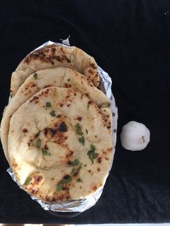 तवा गार्लिक बटर नान (Tawa Garlic Butter Naan Recipe in Hindi) रेसिपी मुख्य फोटो